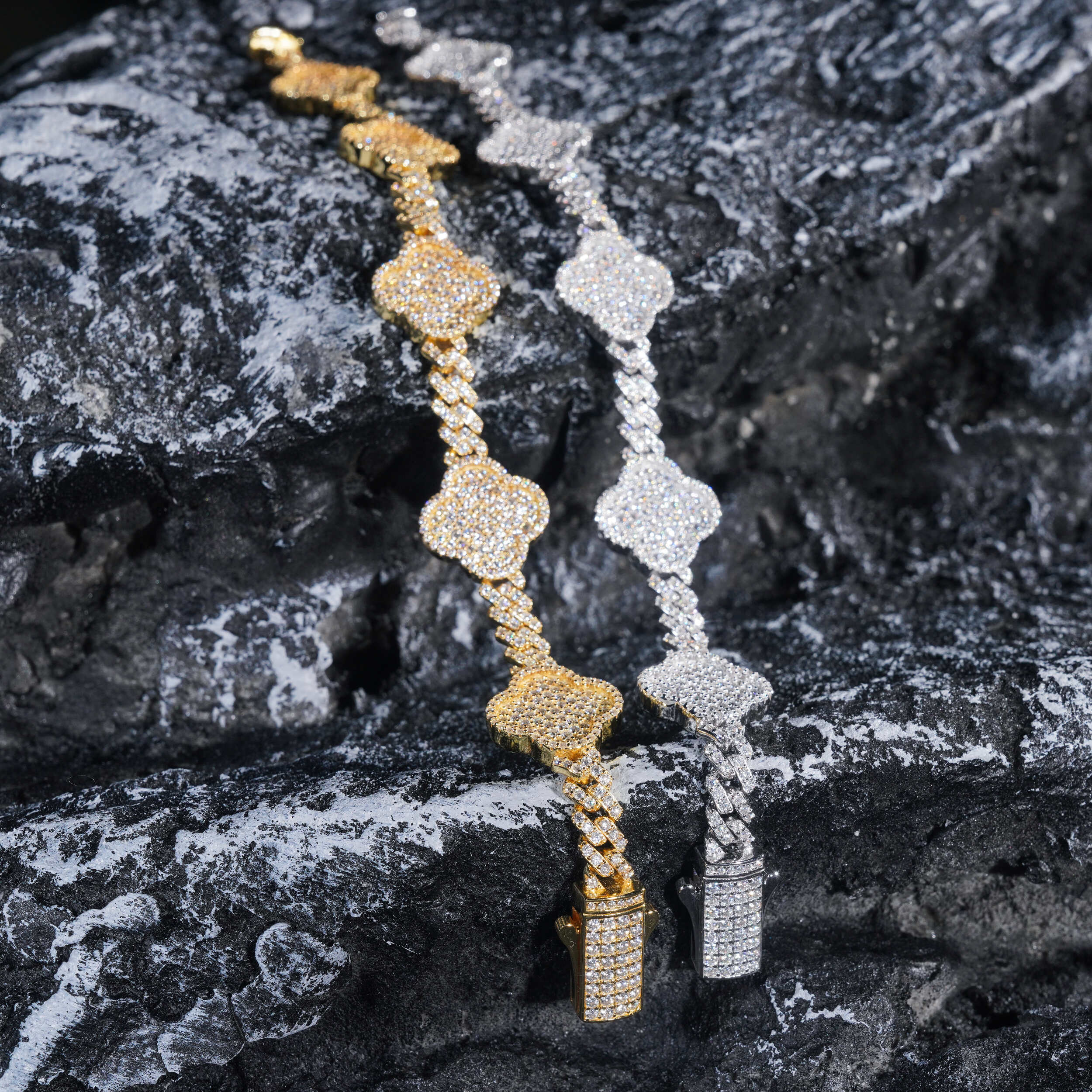 6MM VVS Moissanite Cuban Link Chain with Clover Station - 16K Gold