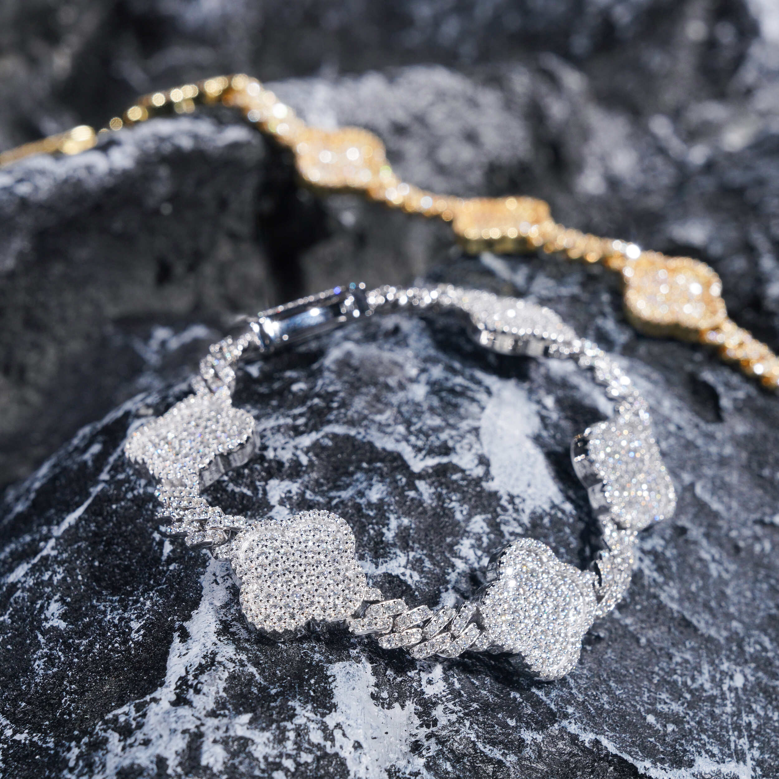 6MM VVS Moissanite Cuban Link Chain with Clover Station - 16K Gold